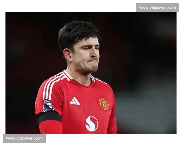 曼联铁心续约马奎尔：三后卫体系再造传奇中卫